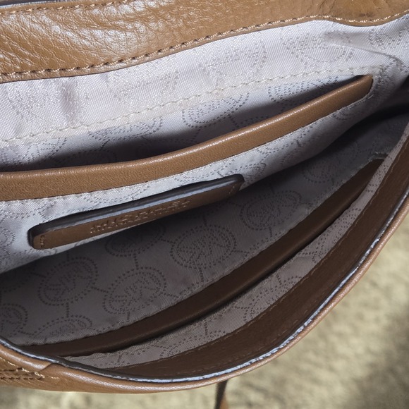 Michael Kors Tan Brown Leather Flap Buckle Crossbody Shoulder Bag Purse Boho - Picture 11 of 14